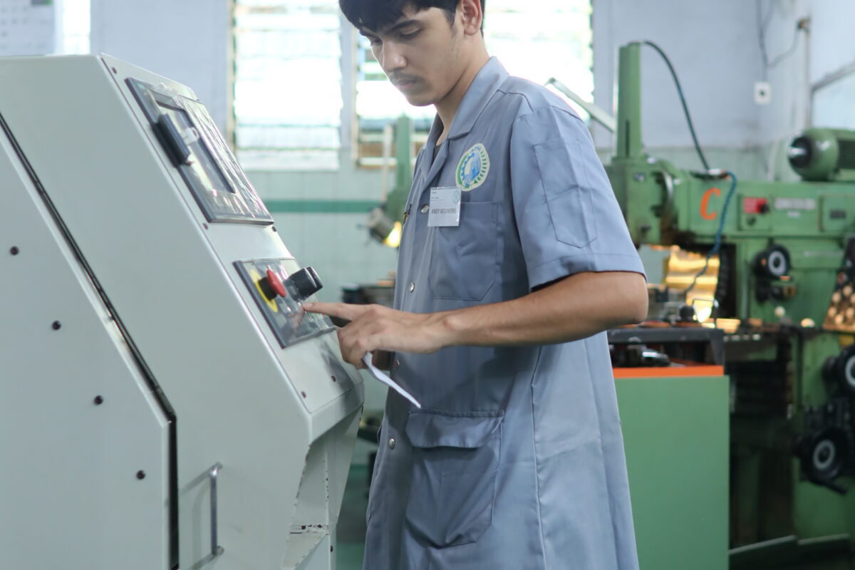 CNC Maintenance & Troubleshooting for Production Continuity