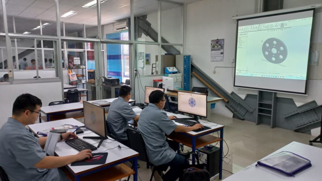 Program Pemodelan CAD 3D untuk Mendukung Pengembangan Produk
