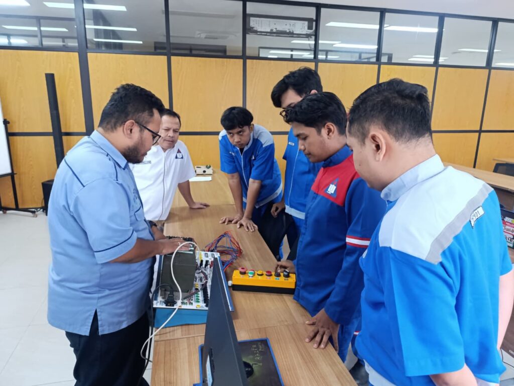 Pelatihan PLC